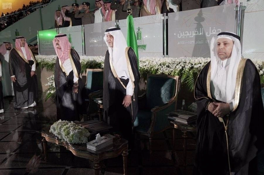 الفيصل خلال حفل تخريج طلاب جامعة الملك عبدالعزيز (واس)