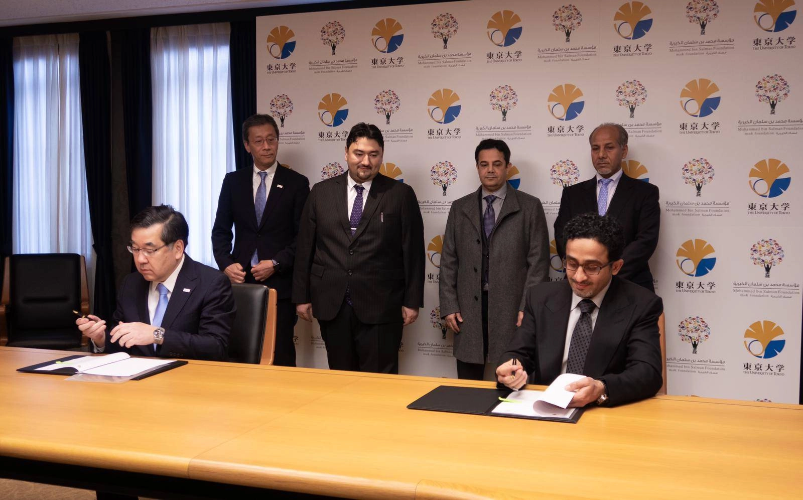 أثناء توقيع المذكرة 