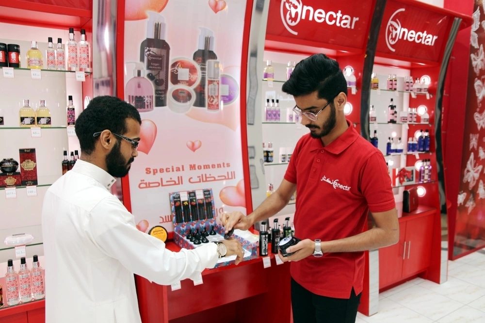 شباب وفتيات بجازان يعملون في مشاريعهم الاستثمارية الخاصة                                                                          (واس)