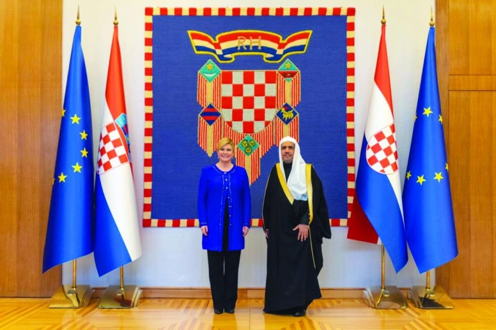 رئيسة كرواتيا كيتاروفيتش لدى استقبالها محمد العيسى                     (مكة)