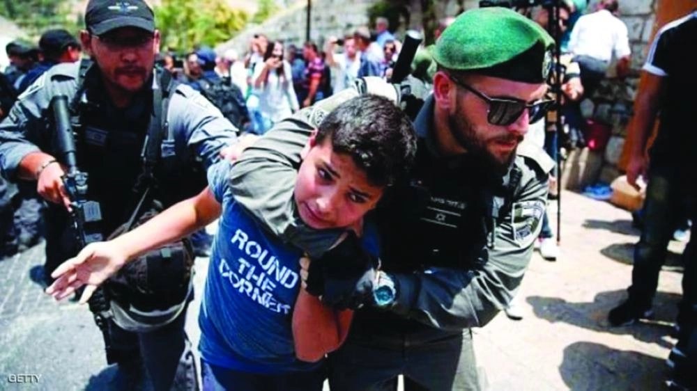 طفل فلسطيني يواجه العنف الفلسطيني (مكة)