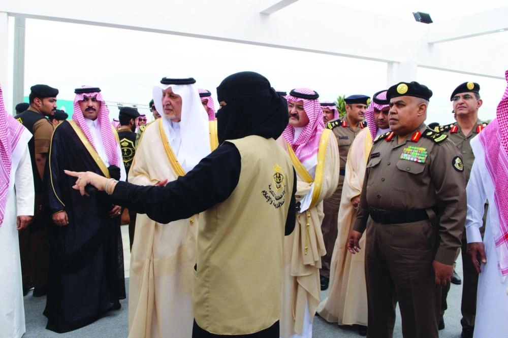 






خالد الفيصل متجولا في معرض الجهات المشاركة                                                                       (مكة)