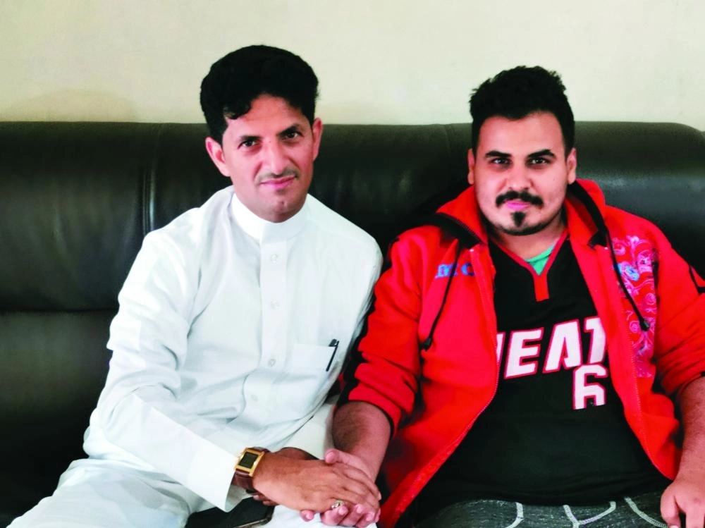 






نايف مع خاله حسين