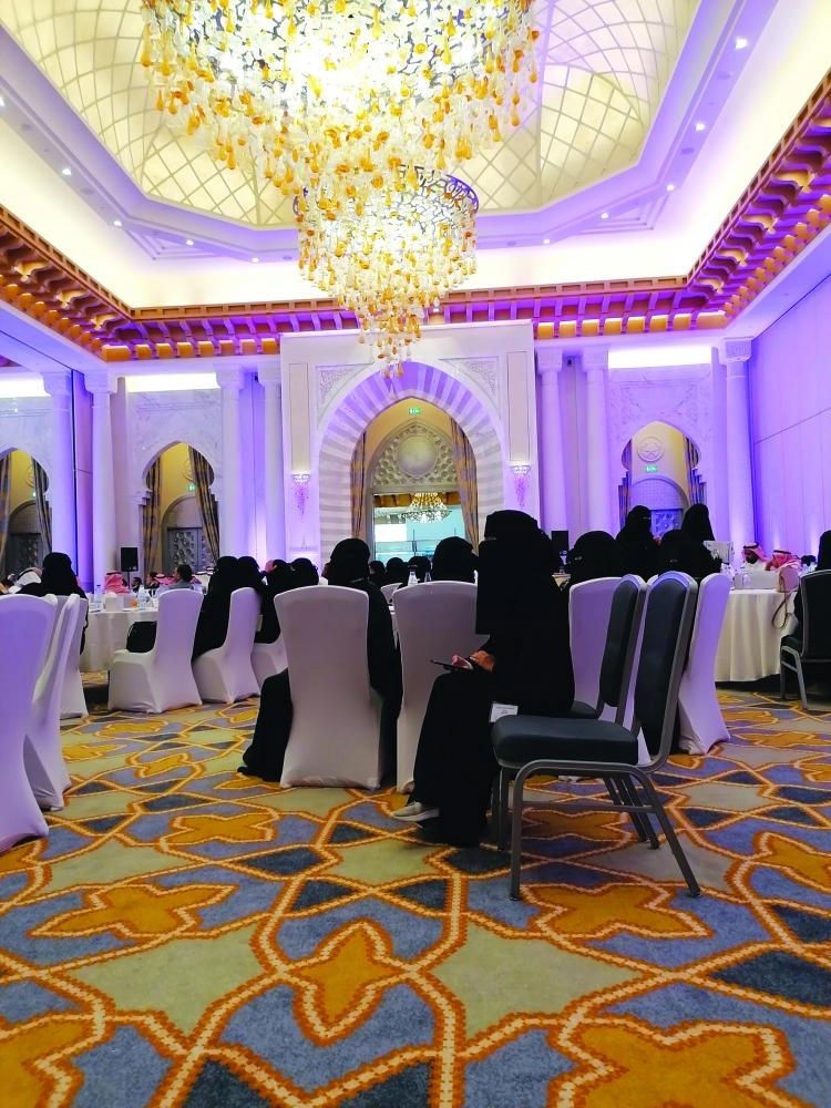 عدد من الحضور في ختام المؤتمر أمس (أنس الحارثي)