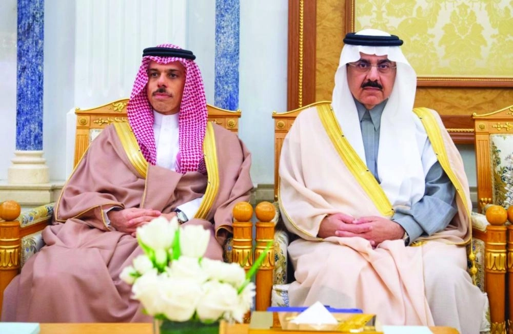 فيصل بن فرحان ومساعد العيبان خلال اللقاء