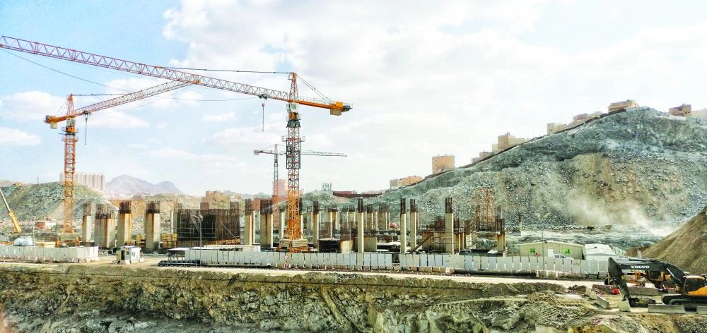 رفع قواعد مسجد الملك عبدالله بمكة (أنس الحارثي)