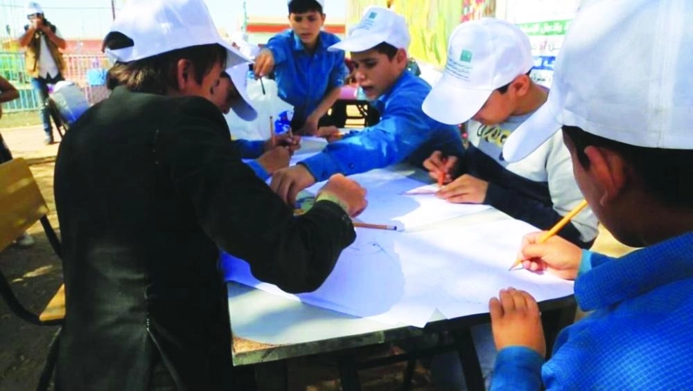 






الأطفال يمارسون هوايتهم