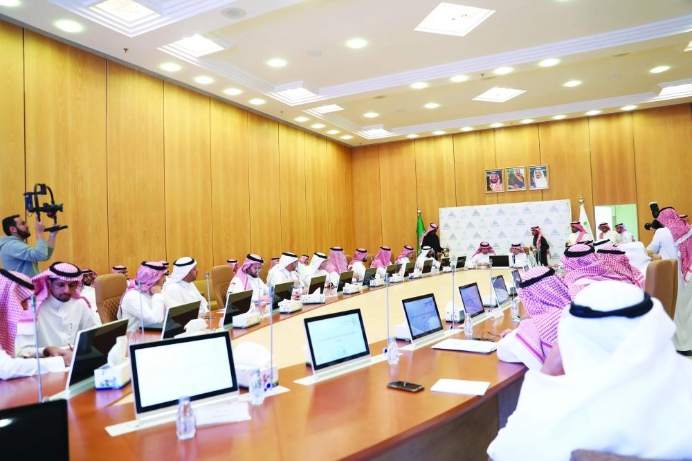 



الوزيران خلال الحديث عن عقد إيجار التجاري                                     (إيجار)