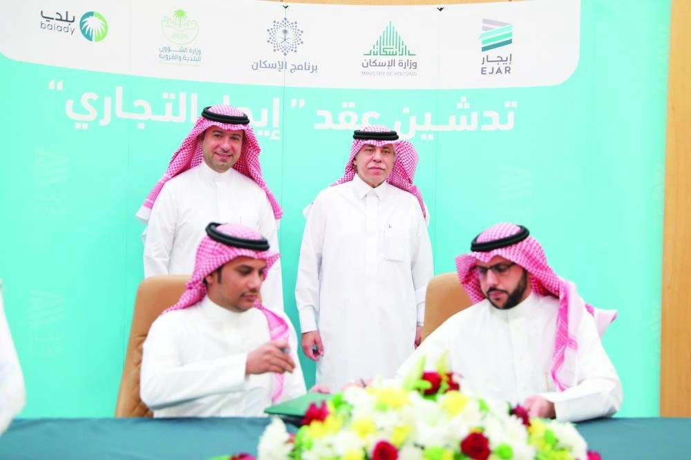 



القصبي والحقيل أثناء حضور حفل التدشين