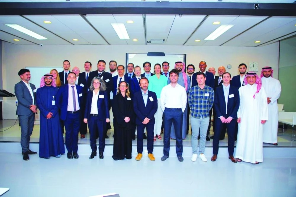 






الوفد الفرنسي عقب الزيارة               (مكة)