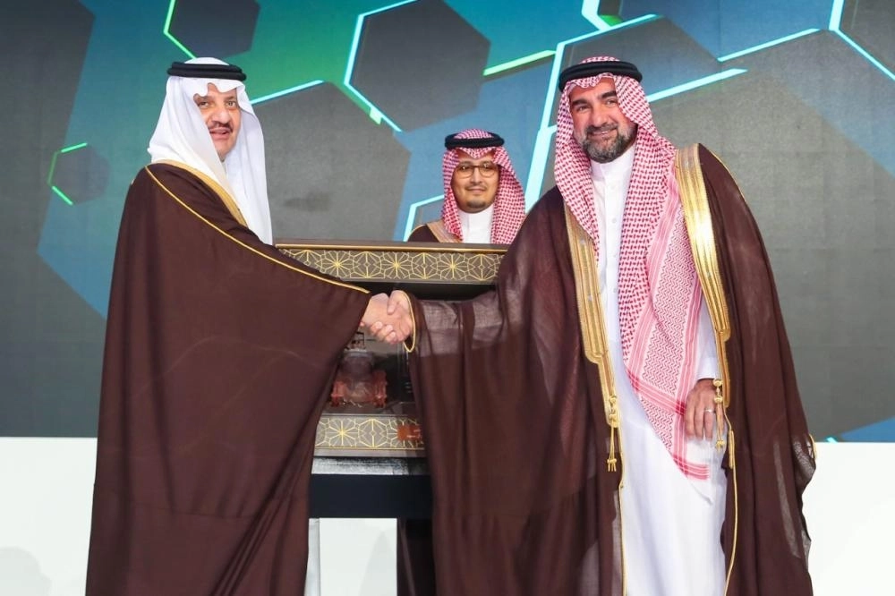 أمير الشرقية يكرم ياسر الرميان (مكة)