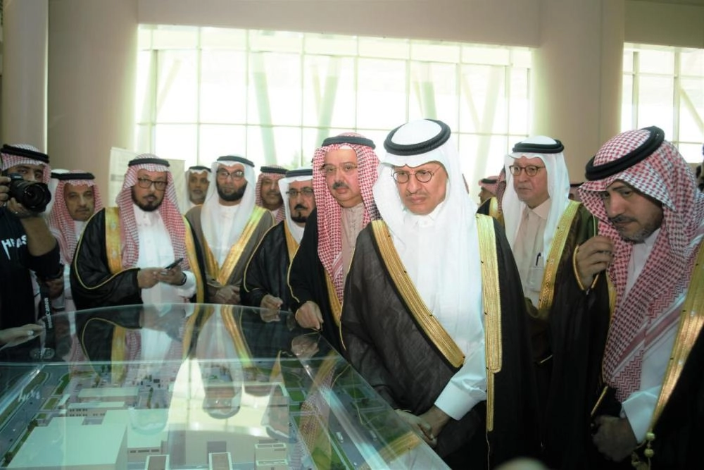 






وزير الطاقة خلال جولة على المختبر                                                                   (مكة)