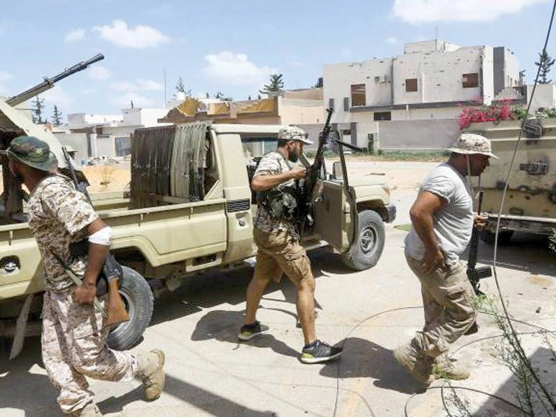 الجيش الليبي على أطراف طرابلس                                                            (مكة)