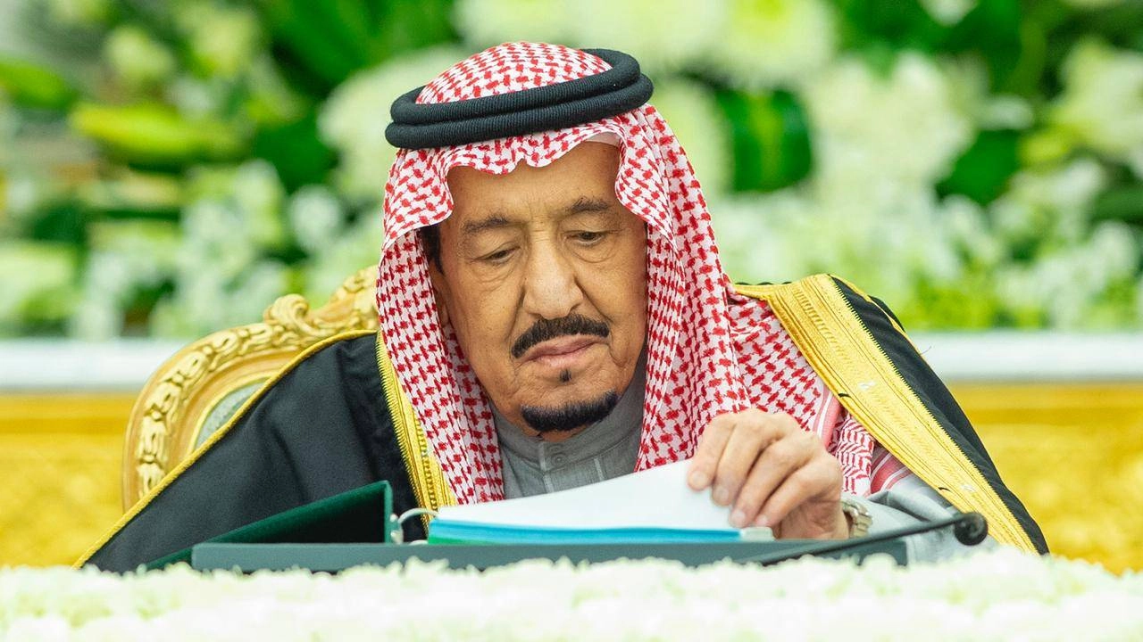الملك سلمان خلال ترؤسه مجلس الوزراء