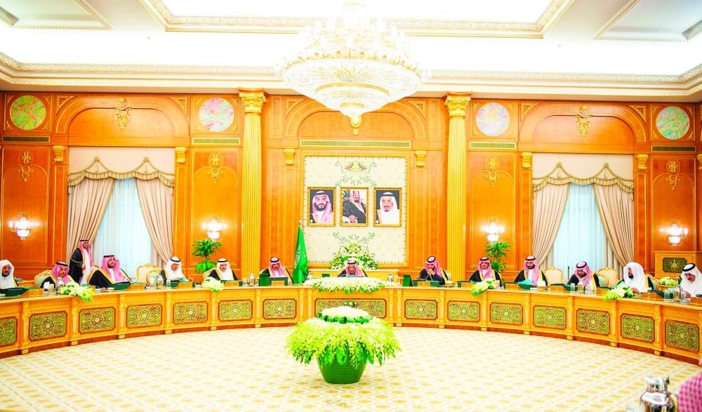 






خادم الحرمين الشريفين لدى ترؤسه جلسة مجلس الوزراء في قصر اليمامة بالرياض أمس                                                                                                                  (واس)