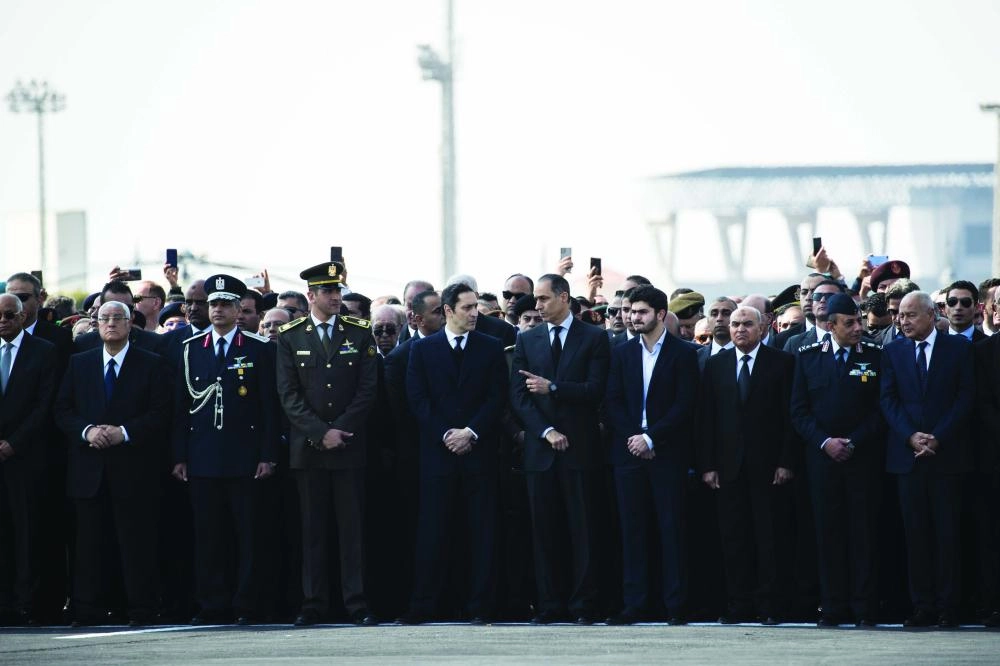 كبار المسؤولين شاركوا في الجنازة (د ب أ)