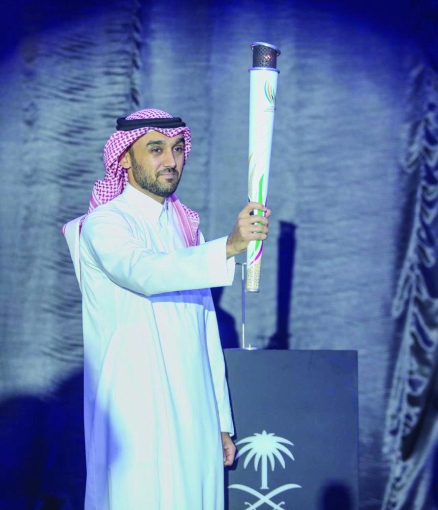 






عبدالعزيز بن تركي يحمل شعلة دورة الألعاب السعودية            (مكة)