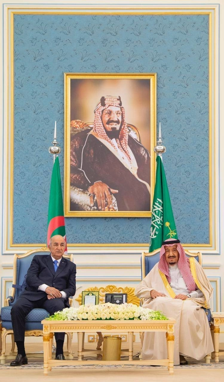 خادم الحرمين والرئيس الجزائري خلال المباحثات