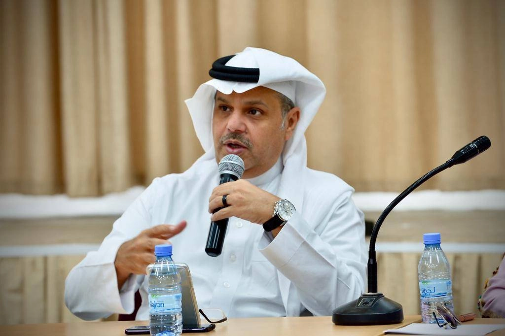 موفق النويصر خلال المحاضرة    (مكة)