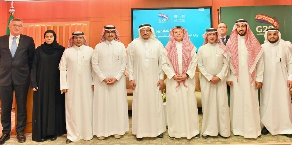 جماعية عقب توقيع الاتفاقيتين                                                    (مكة)