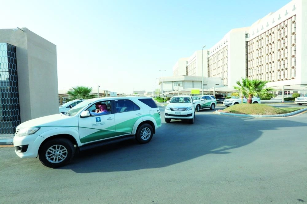 






مركبات الفرق التفتيشية أثناء مغادرتها مقر وزارة التجارة                                          (مكة)