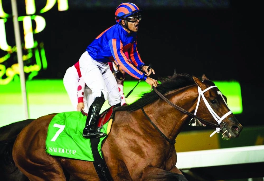 






الأمريكي لويس سايز على حصانه ماكسيمم