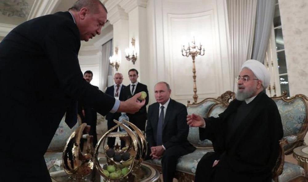 






إردوغان يقدم التين لروحاني                                                                                                                (مكة)