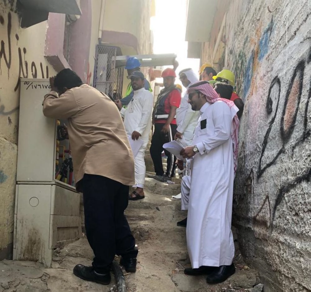 






فصل الكهرباء عن العقارات المزالة                                                  (مكة)