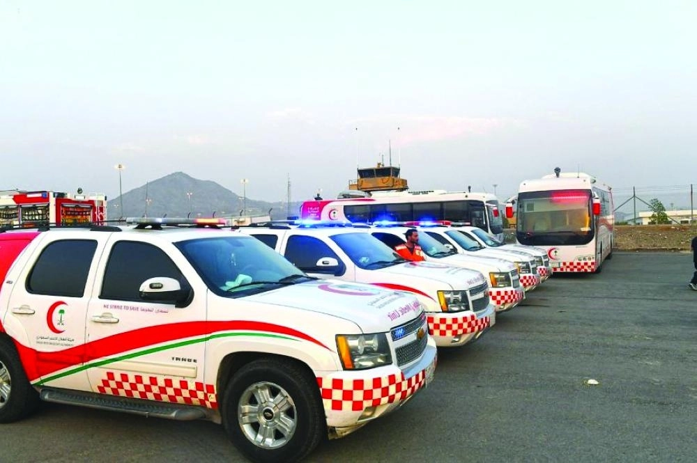 عدد من المركبات الحديثة للهلال الاحمر(مكة)
