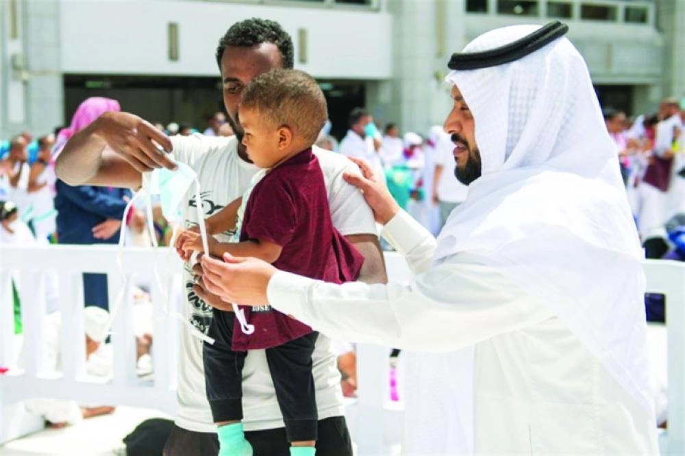 






توزيع الكمامات الوقائية على الزوار والمعتمرين