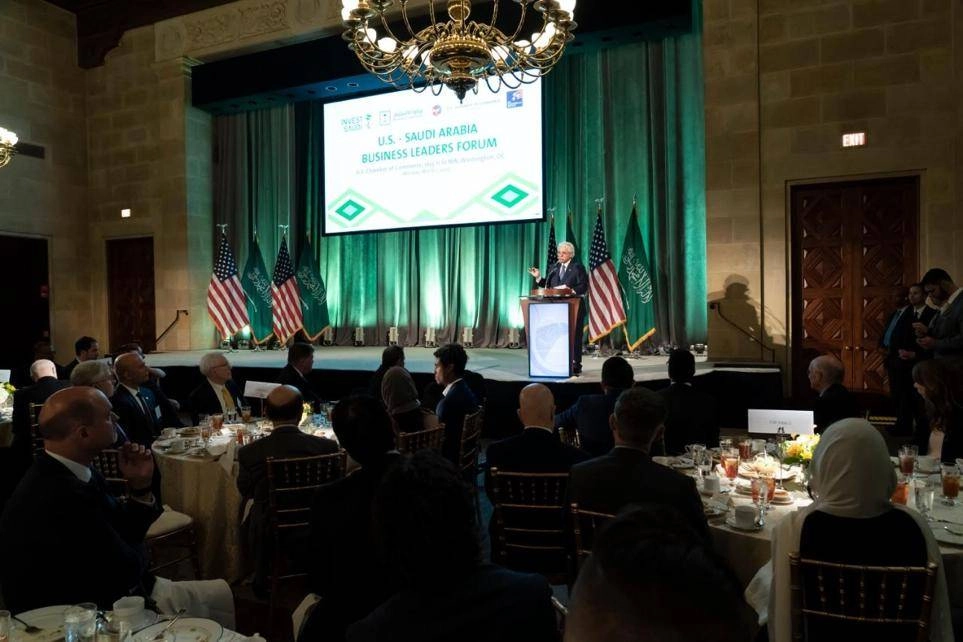 جانب من حديث وزير التجارة أمام المستثمرين (واس)