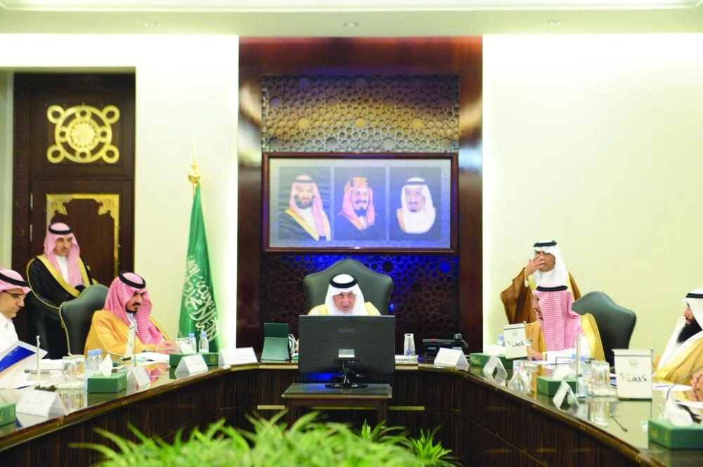 خالد الفيصل مترئسا الاجتماع                                                                     (مكة)