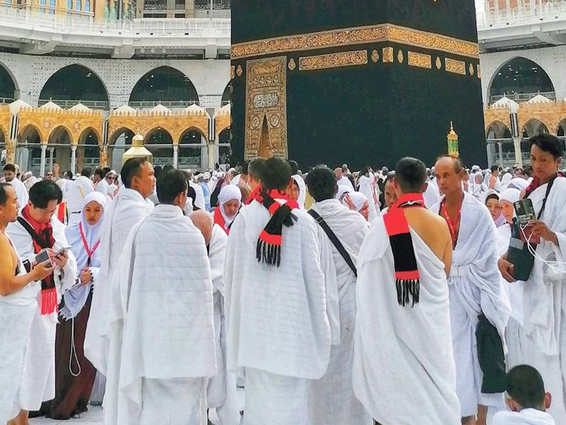 عدد من المعتمرين داخل المسجد الحرام  (أنس الحارثي)