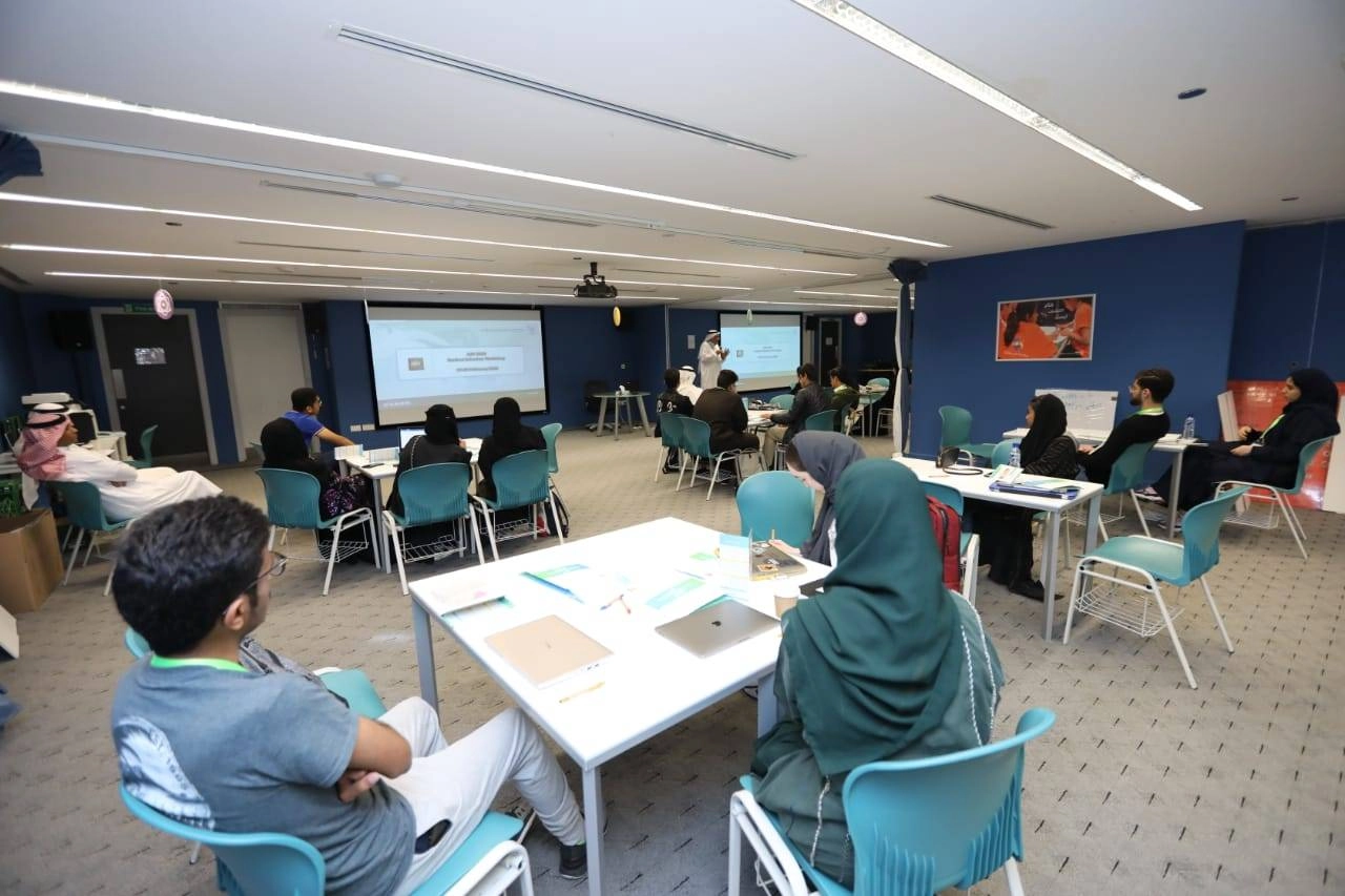 برنامج تاهيلي لخوض مسابقة "إيسيف" الدولية