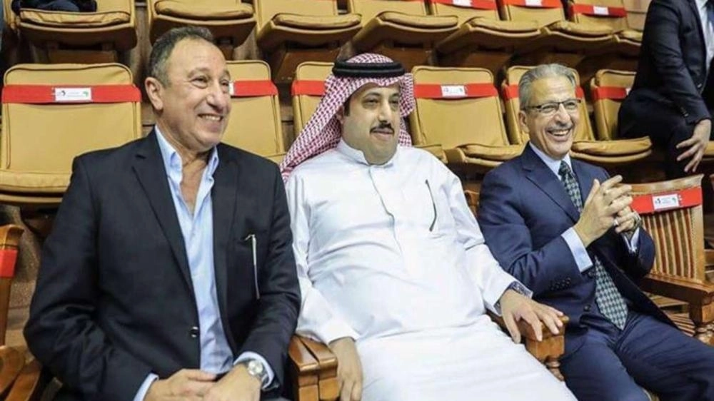 






آل الشيخ متوسطا الوزير أحمد قطان والخطيب قبل عامين بالأهلي (مكة)