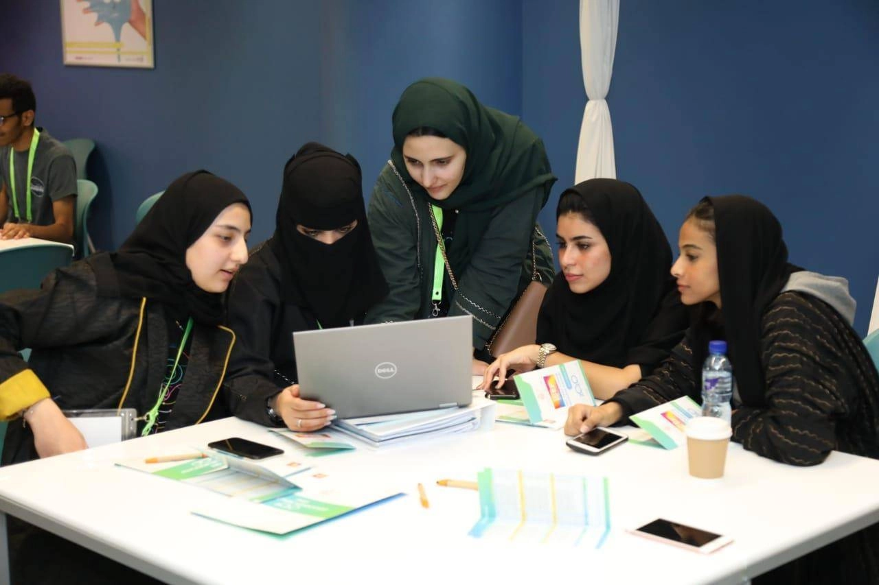 






 من برامج وورش عمل تأهيل الطلاب الموهوبين للمسابقة                                                                                                                                                         (مكة)    