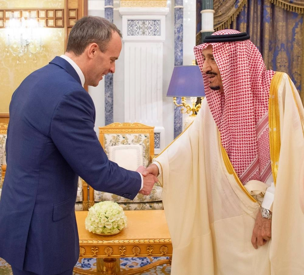 خادم الحرمين مستقبلا دومينيك راب