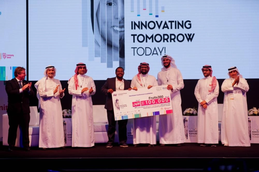 






خلال تكريم أحد الفائزين                                         (مكة)