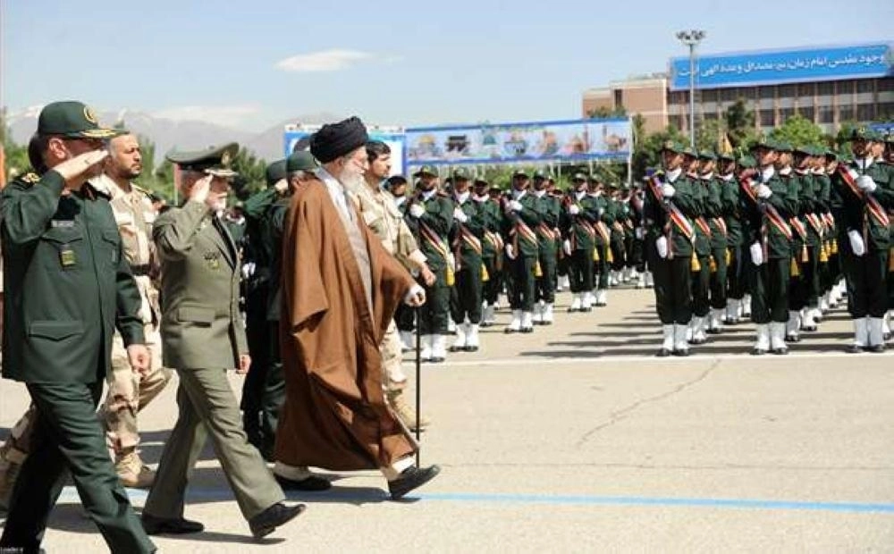 






خامنئي في جامعة الإمام الحسين                                                              (مكة)