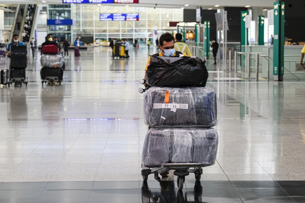 استنفار صيني لنقل مواطنيها من ايران (د ب أ)