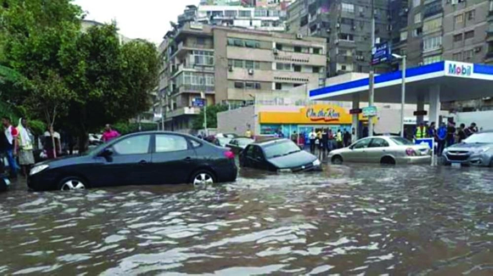 



السيول عطلت حركة المرور في القاهرة                              (مكة)