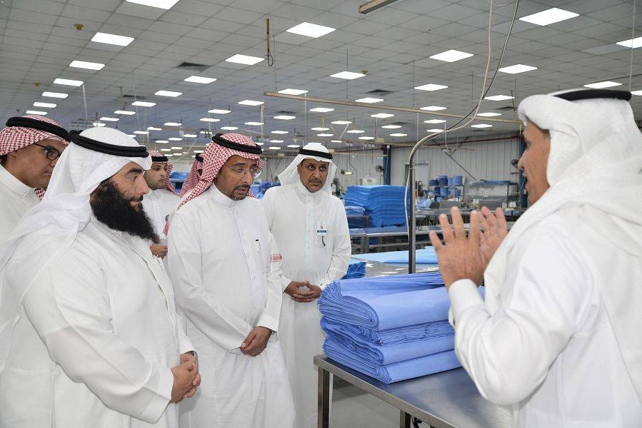 وزير الصناعة والثروة المعدنية يؤكد على دعم مصانع المنتجات الطبية في مواجهة فيروس كورونا (واس)