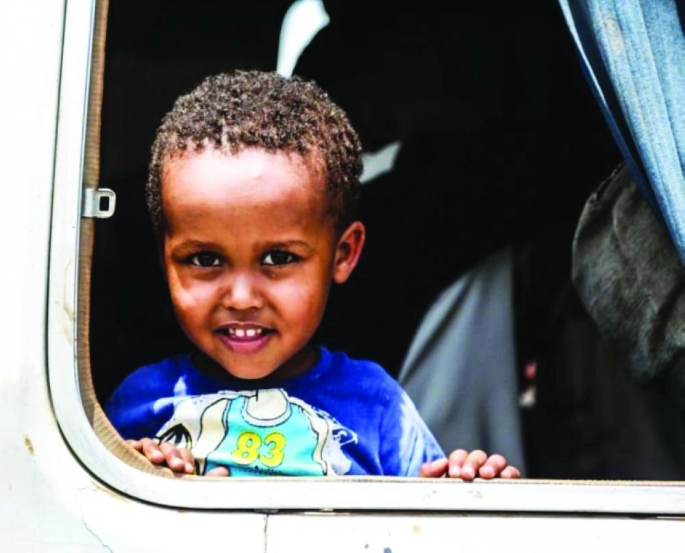 طفل صومالي يغادر غلى وطنه (واس)