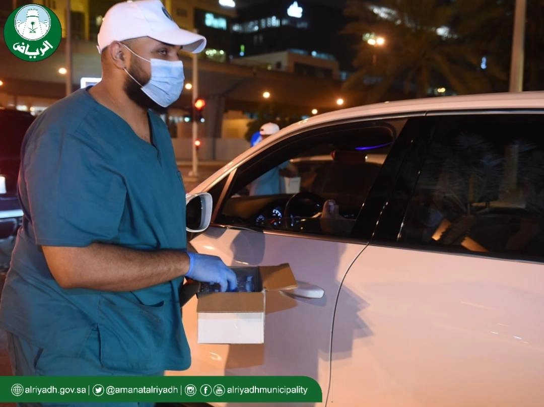 أمانة الرياض تبدأ بتوزيع معقمها مجانا في 25 موقعا