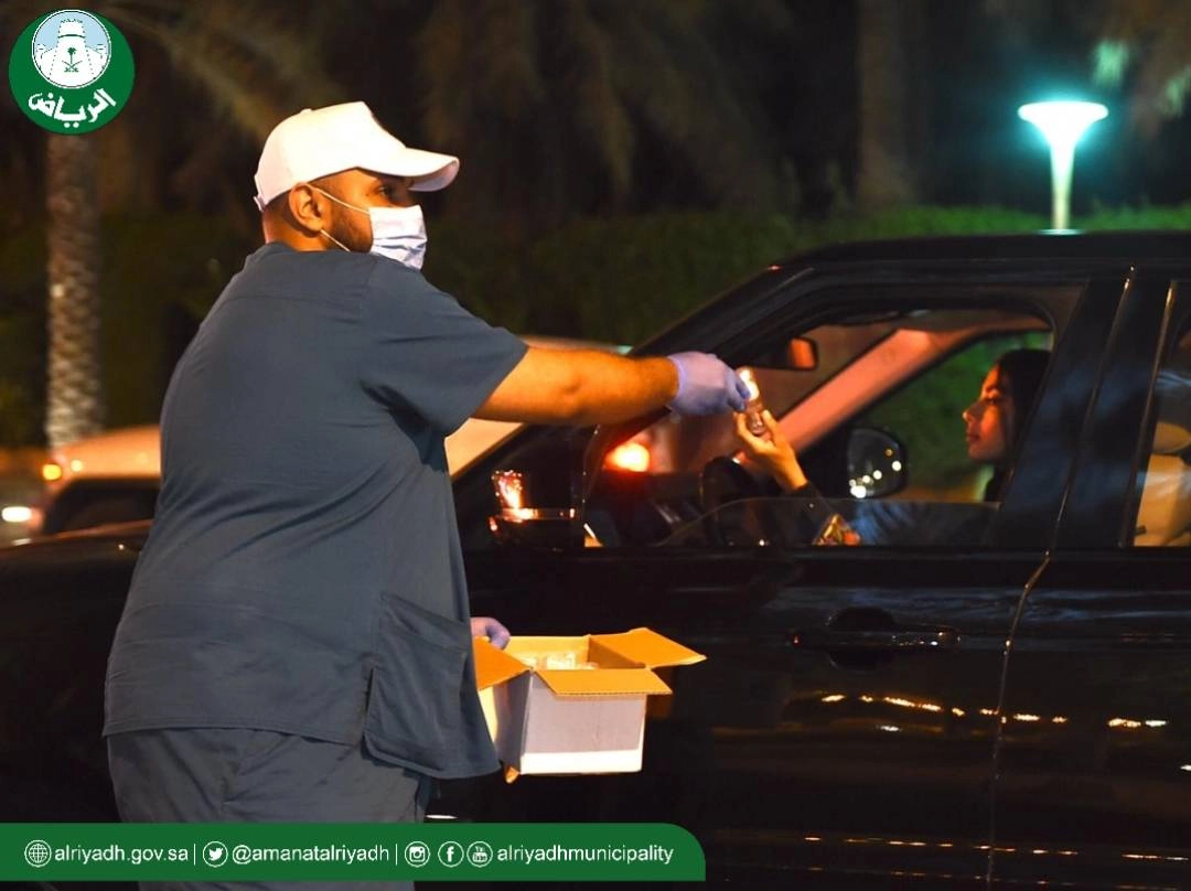 أمانة الرياض تبدأ بتوزيع معقمها مجانا في 25 موقعا