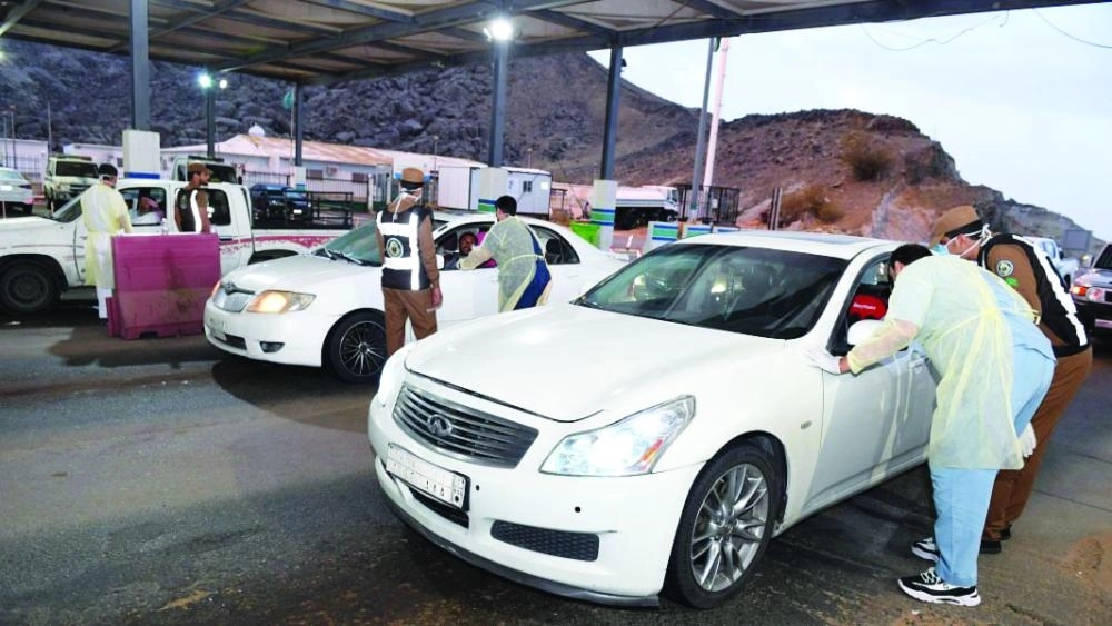 






فحص المسافرين عبر مداخل ومخارج مكة                             (واس)