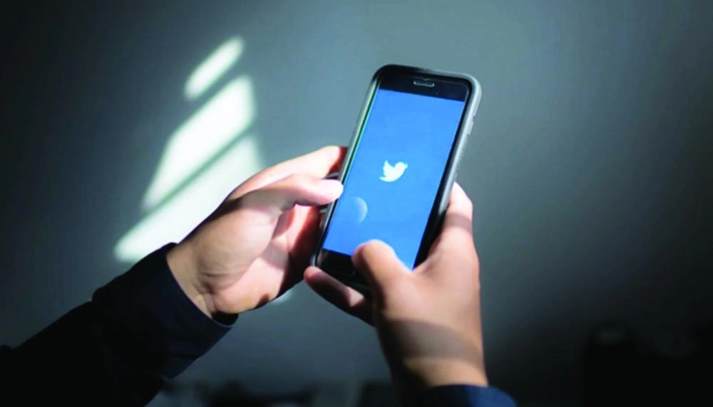 رقابة صارمة على مواقع التواصل بإيران (مكة)