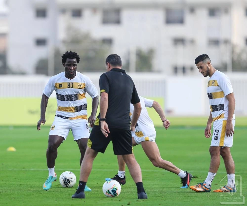 






أنيس البدري وويلفريد بوني آخر الأجانب المنضمين للاتحاد                                (مكة)