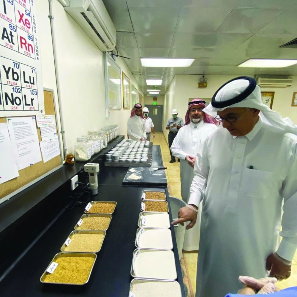 الفضلي يقف على سير العمل في عدد من المشاريع (واس)