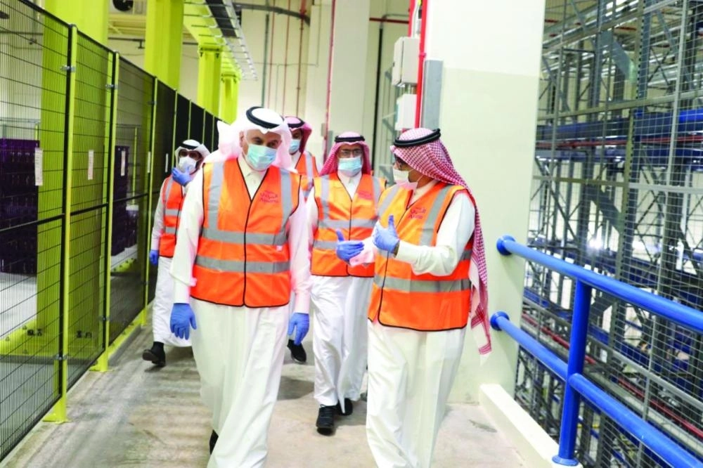 الفضلي يقف على سير العمل في عدد من المشاريع (واس)